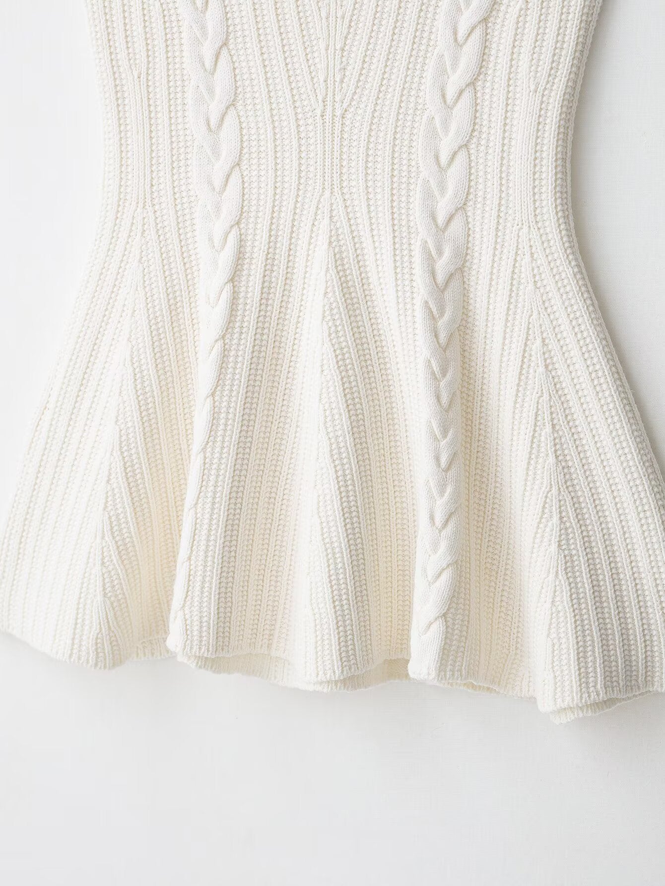 Fashionable Elegant Twisted Knitted Short Skirt Hem Top