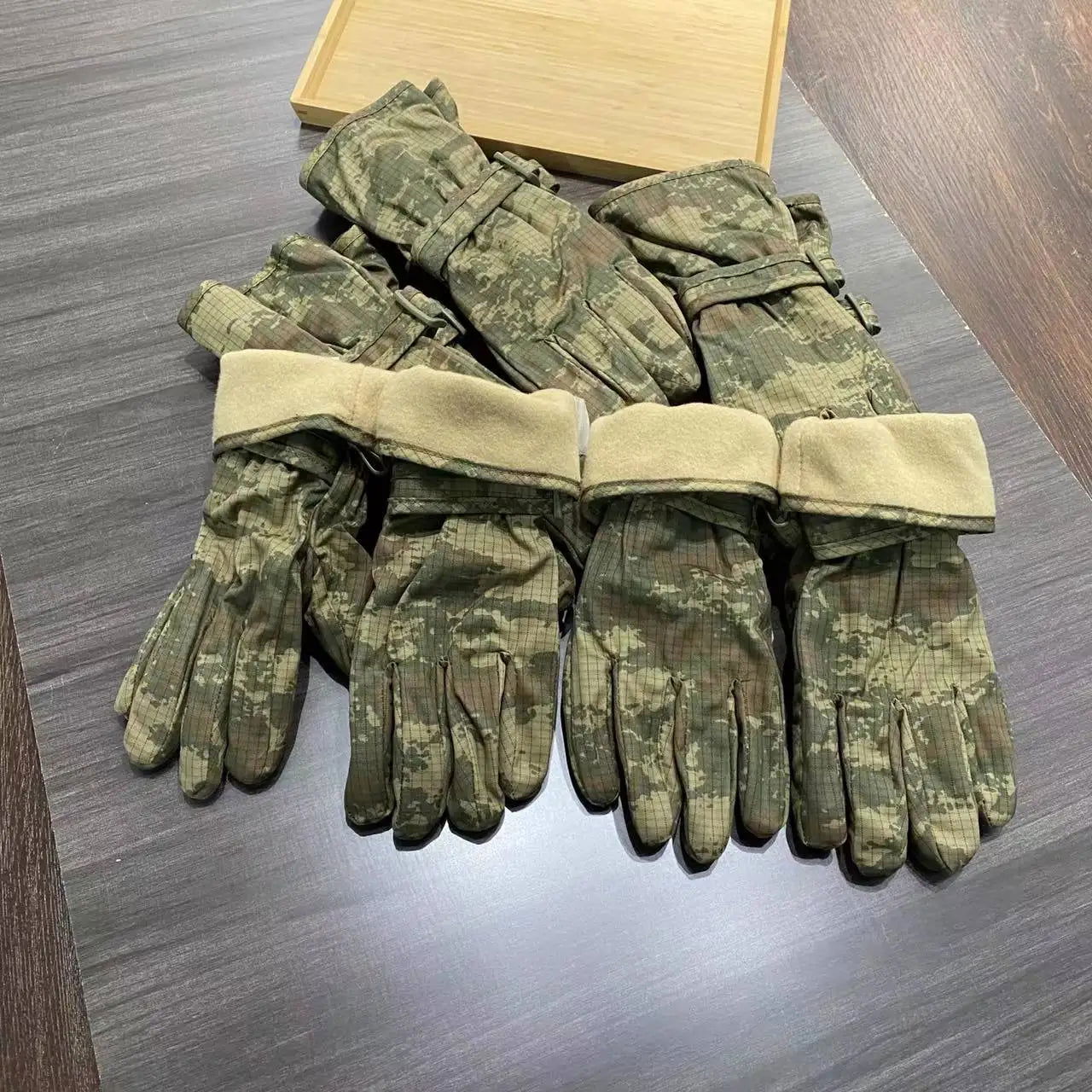 Autumn And Winter Windproof, Waterproof, And Plush Outdoor Camouflage Riding And Mountaineering Split Finger Gloves himalipasal