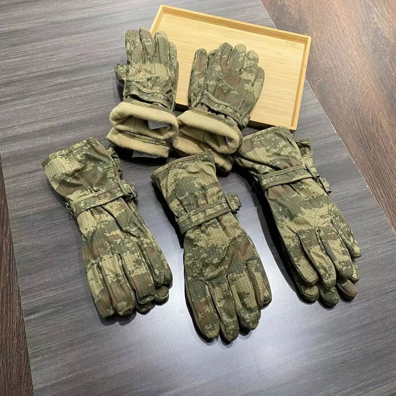 Autumn And Winter Windproof, Waterproof, And Plush Outdoor Camouflage Riding And Mountaineering Split Finger Gloves himalipasal