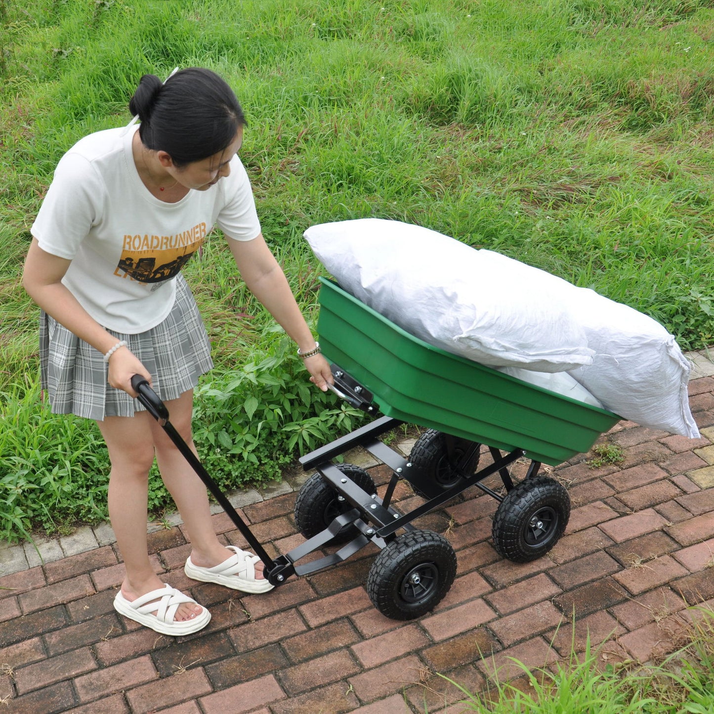 Folding car Poly Garden dump truck with steel frame, 10 inches. Pneumatic tire, 300 pound capacity, 75 liter truck body himalipasal