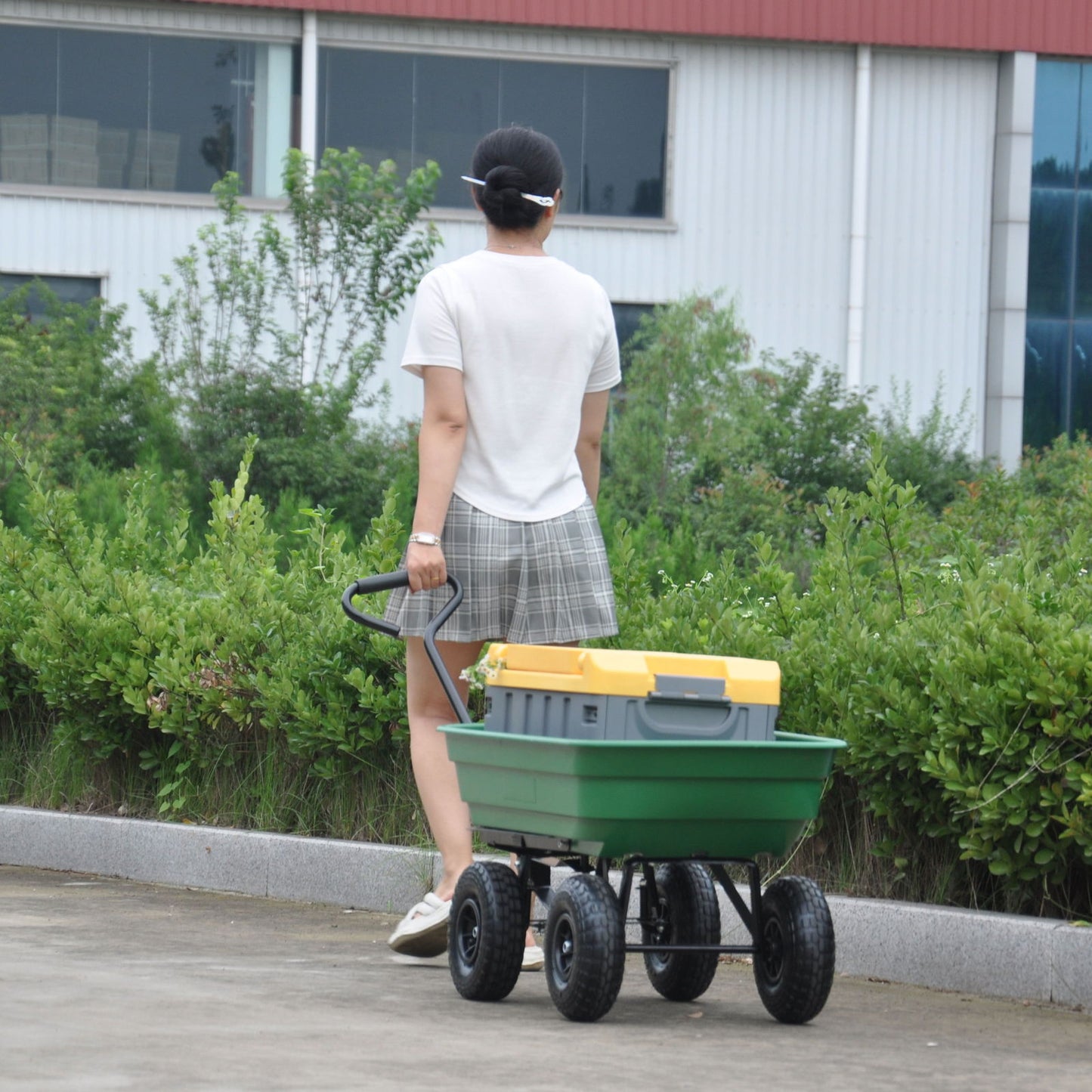 Folding car Poly Garden dump truck with steel frame, 10 inches. Pneumatic tire, 300 pound capacity, 75 liter truck body himalipasal