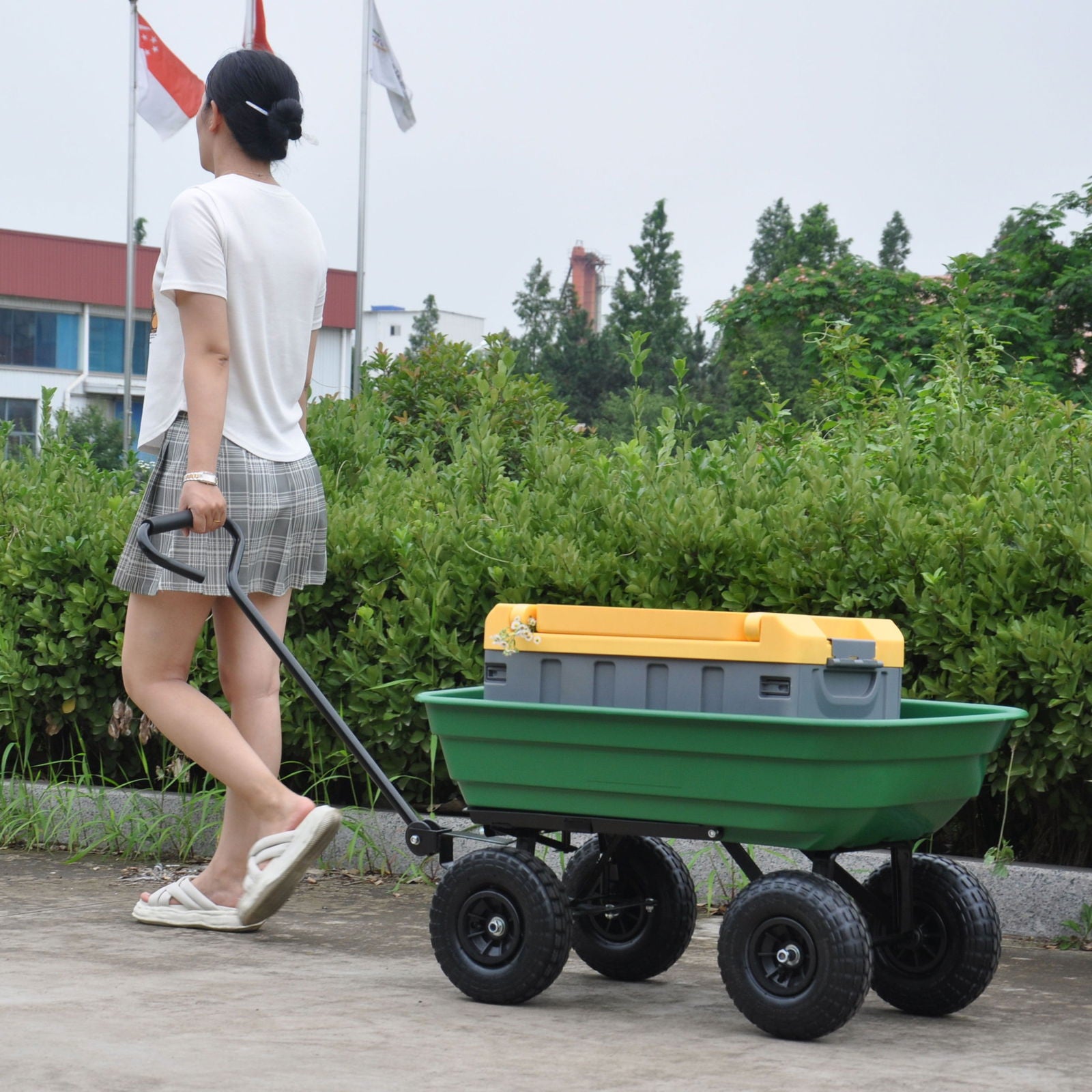 Folding car Poly Garden dump truck with steel frame, 10 inches. Pneumatic tire, 300 pound capacity, 75 liter truck body himalipasal