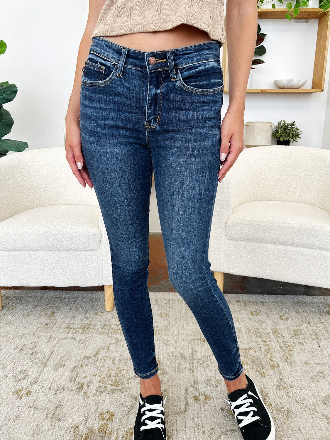 Judy Blue Full Size Classic Handsand Skinny Jeans himalipasal