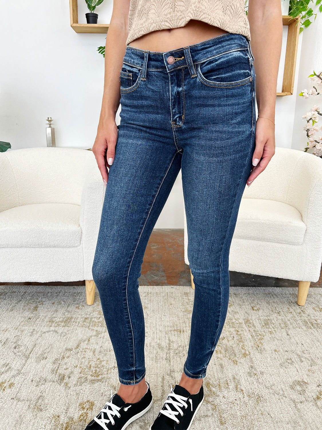 Judy Blue Full Size Classic Handsand Skinny Jeans himalipasal