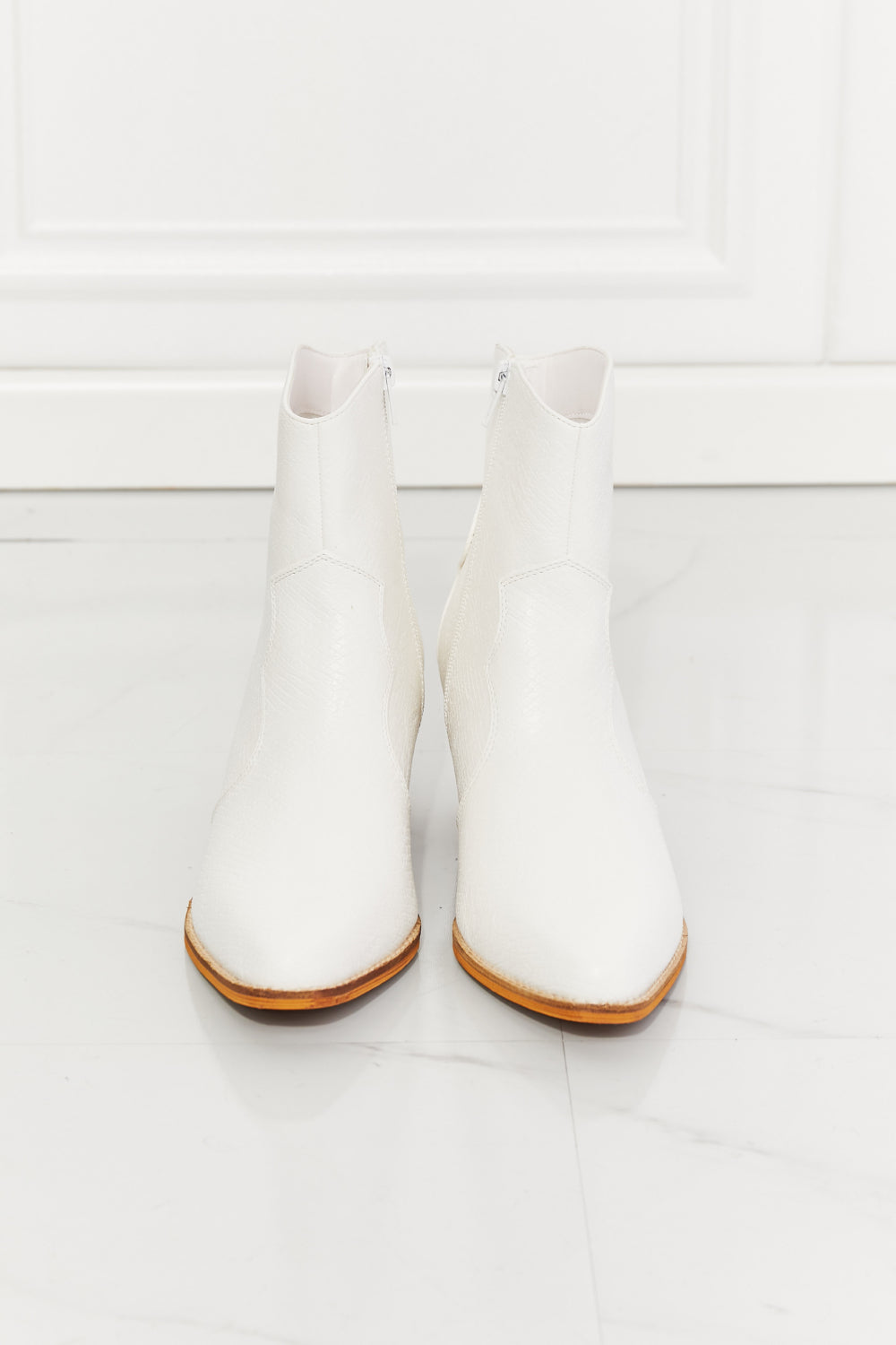 MMShoes Watertower Town Faux Leather Western Ankle Boots in White himalipasal