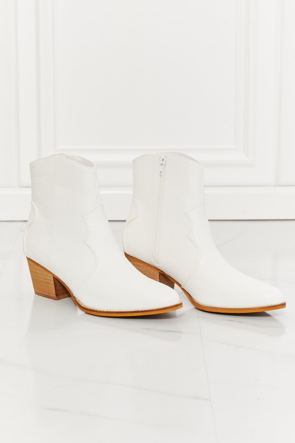 MMShoes Watertower Town Faux Leather Western Ankle Boots in White himalipasal