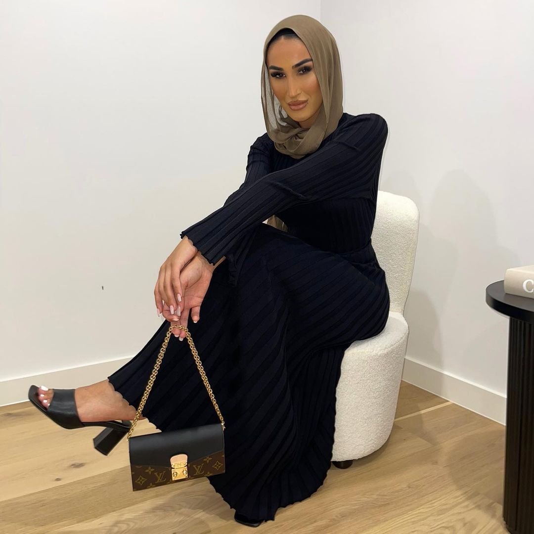 Autumn Winter Knitted Dress Casual Waist Tight Round Neck Big Pit Stripe Slimming Knitted Maxi Dress Women