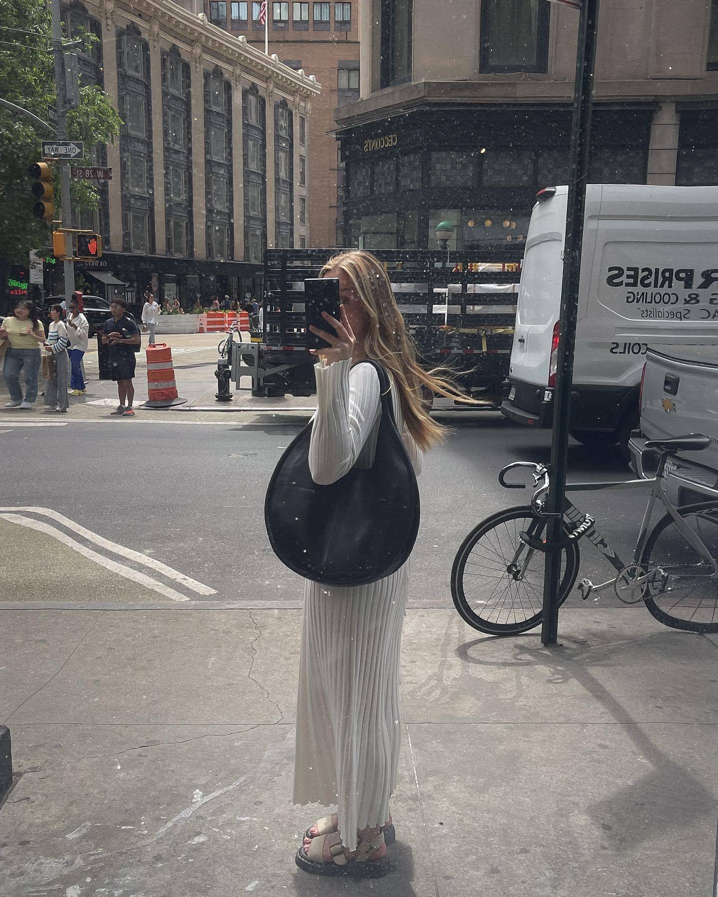 Autumn Winter Knitted Dress Casual Waist Tight Round Neck Big Pit Stripe Slimming Knitted Maxi Dress Women